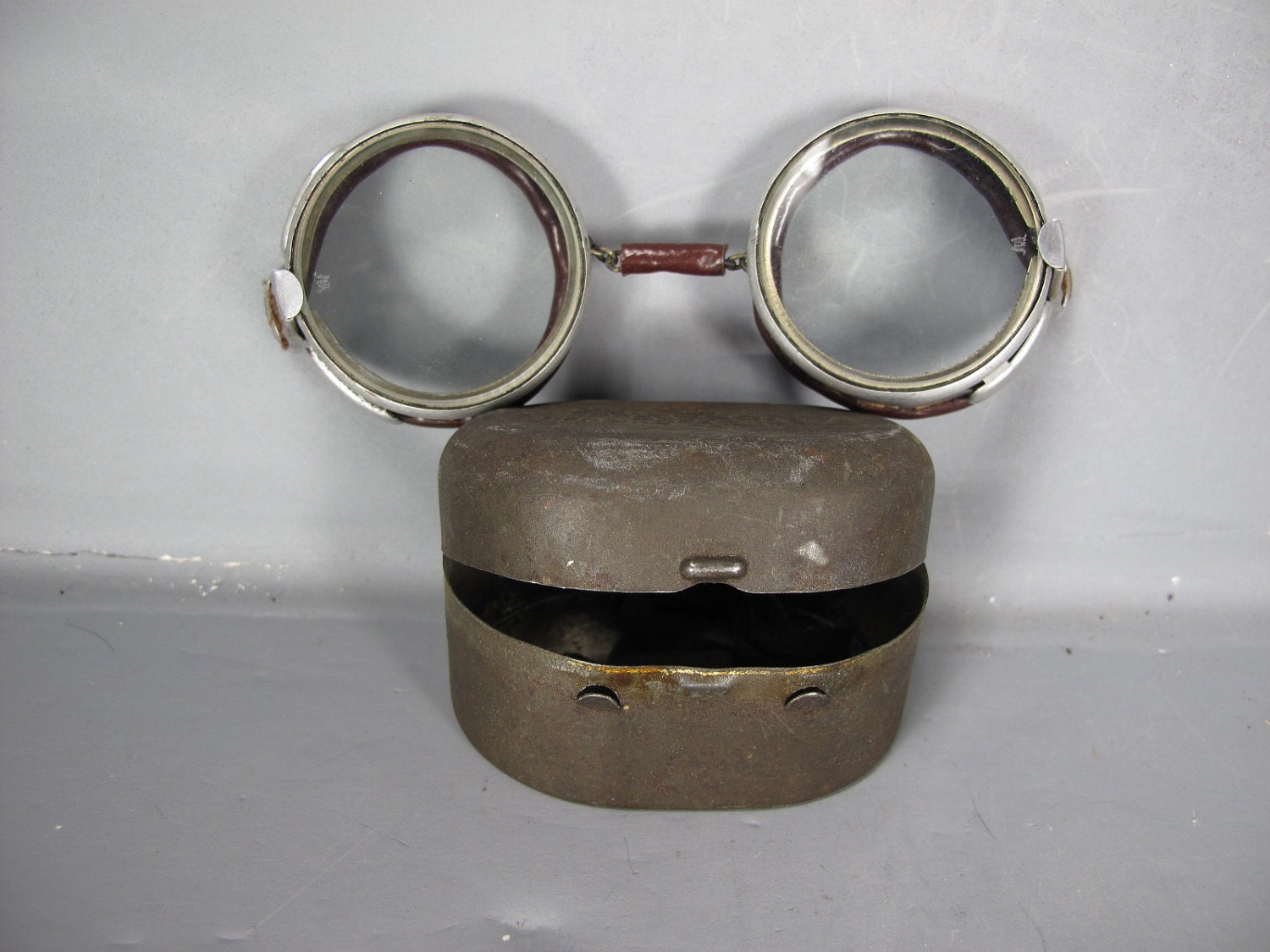 RARE Antique Willson Driving Goggles in Original Metal Tin