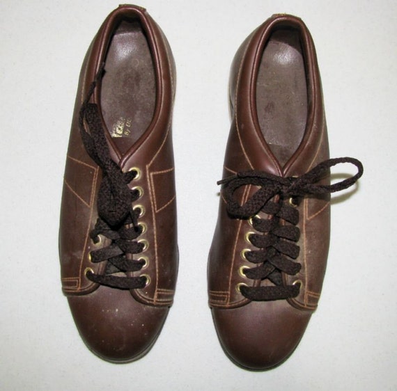 Items similar to 70s Vintage Brown Ugly Bowling Rental Shoes Mens Sz 8 ...