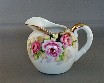BEAUTIFUL PORCELAIN CREAMER
