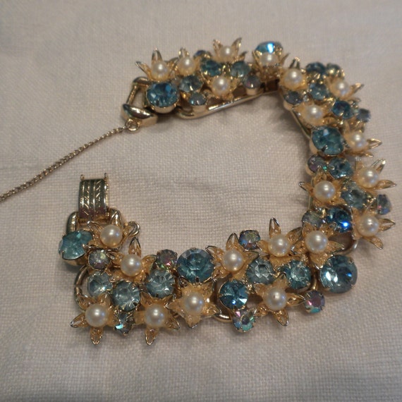 Vintage Juliana Bracelet Faux Pearl and Blue by lauraab51 on Etsy