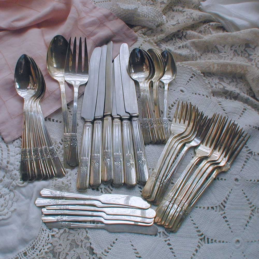 1939 COURT Pattern Silverplate Flatware Service for 6 and