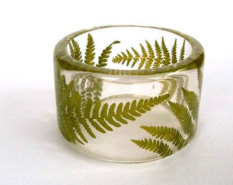 Size Small Fern Botanical Resin Bangle. Chunky Bracelet with Pressed Flowers. Real Flowers - Green Fern Resin Bracelet. Engraved Bracelet.