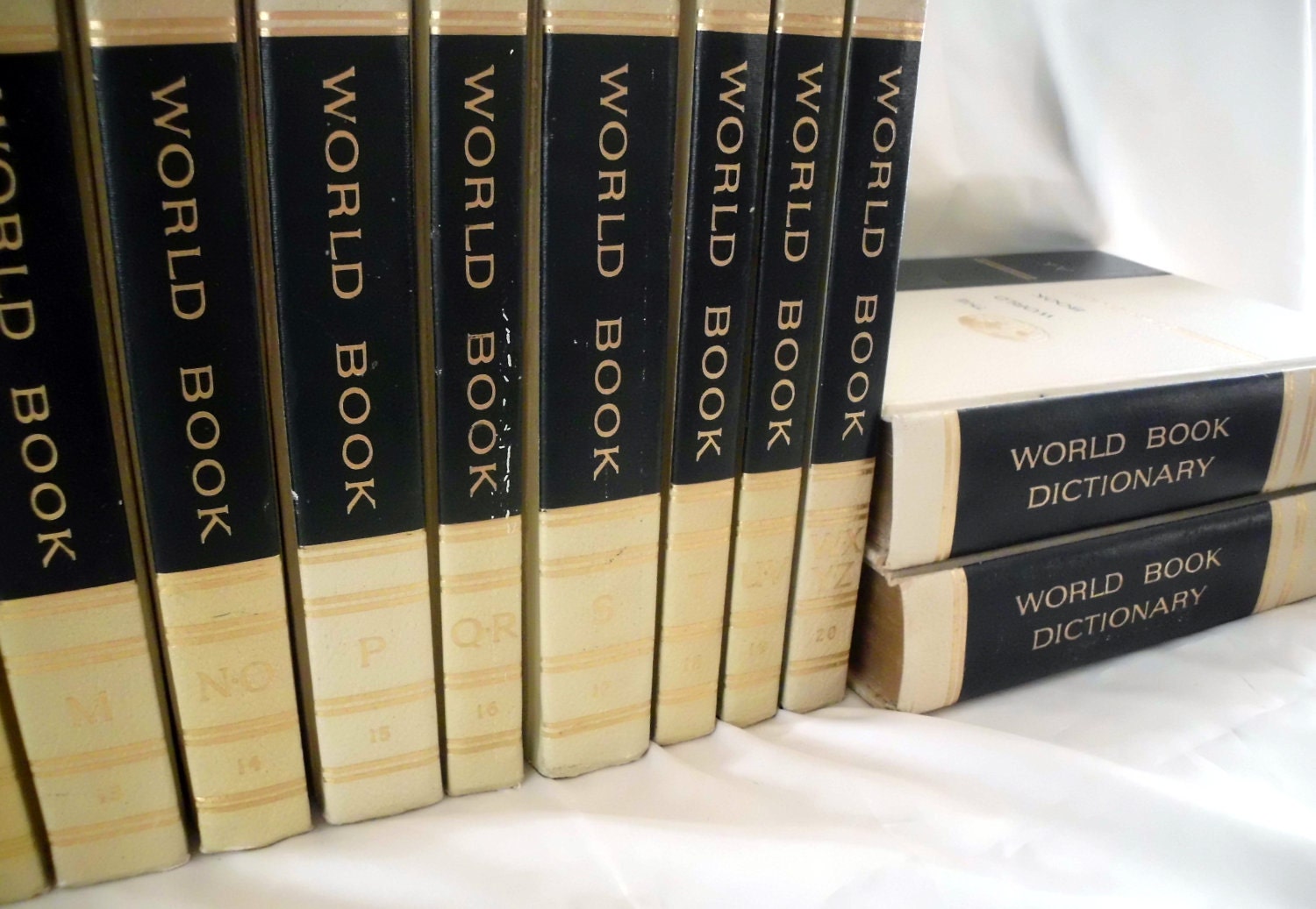 World book. World book Encyclopedia книга. The World for sale book. World book Encyclopedia pdf. Was is das книги энциклопедия.