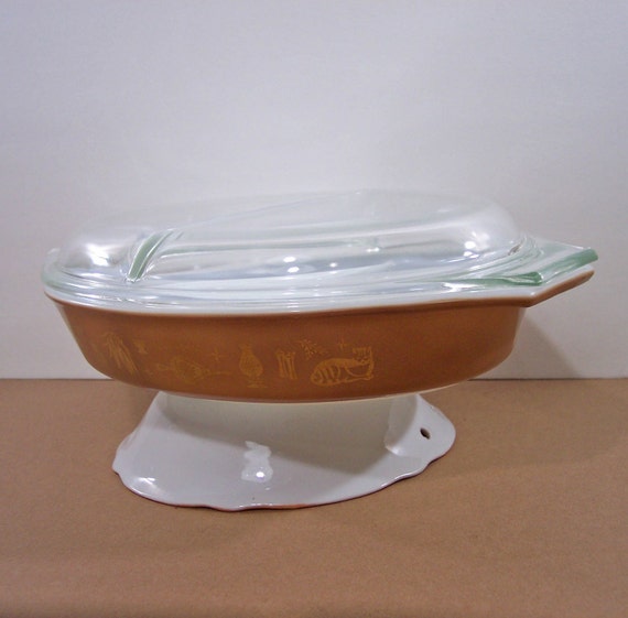 PYREX DIVIDED DISH. Ovenware Baking Dish with Lid.1.5 Quarts.