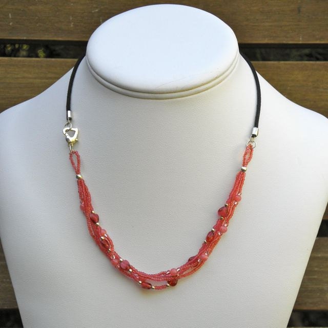 Teen Jewelry A Playful and Trendy Bright Pink Beaded Necklace