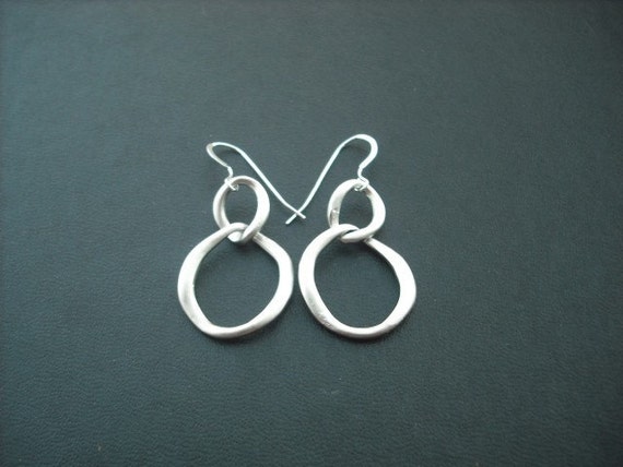 double curb link earrings matte white gold plated