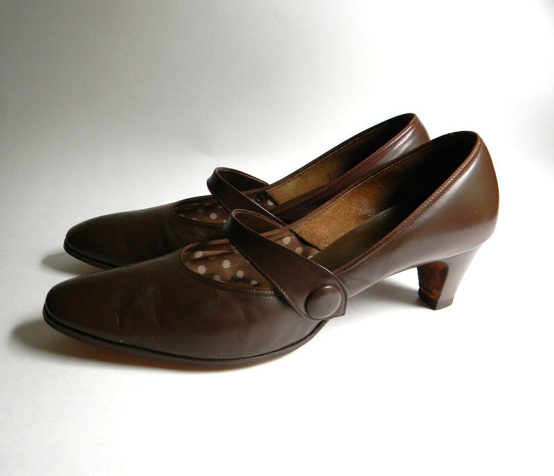 Vintage Mary Jane Shoes Low Heel Pumps Brown by CarolinaVintageCo