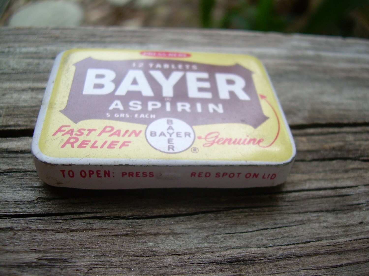 Old Vintage Bayer aspirin tin with original Directions Look