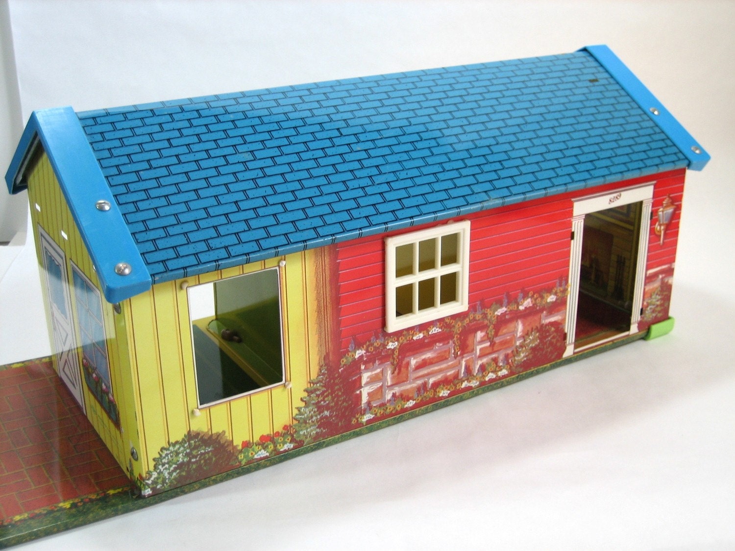 Vintage Tin Doll House 9