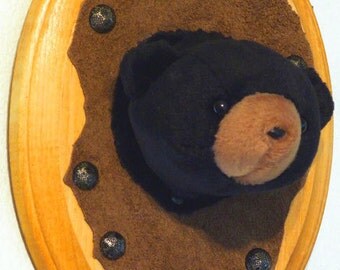 Mounted Beanie Black Bear