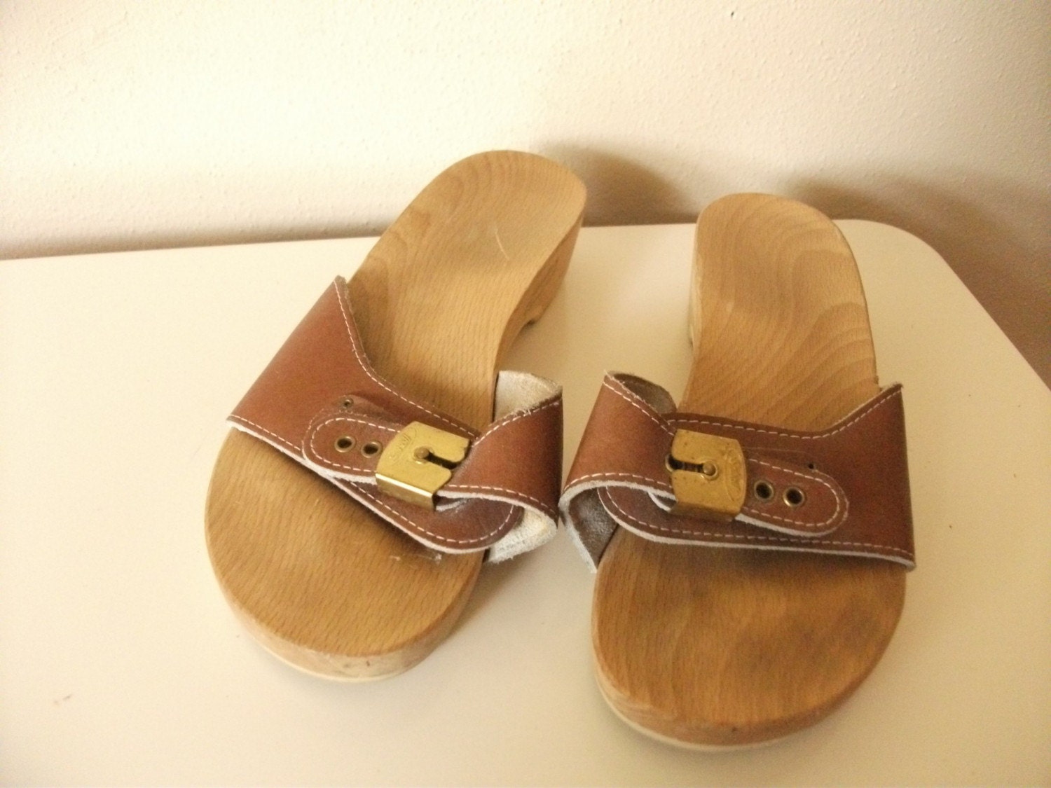 Classic 1970s Brown Leather Dr. Scholls Clog by cookiekvintage