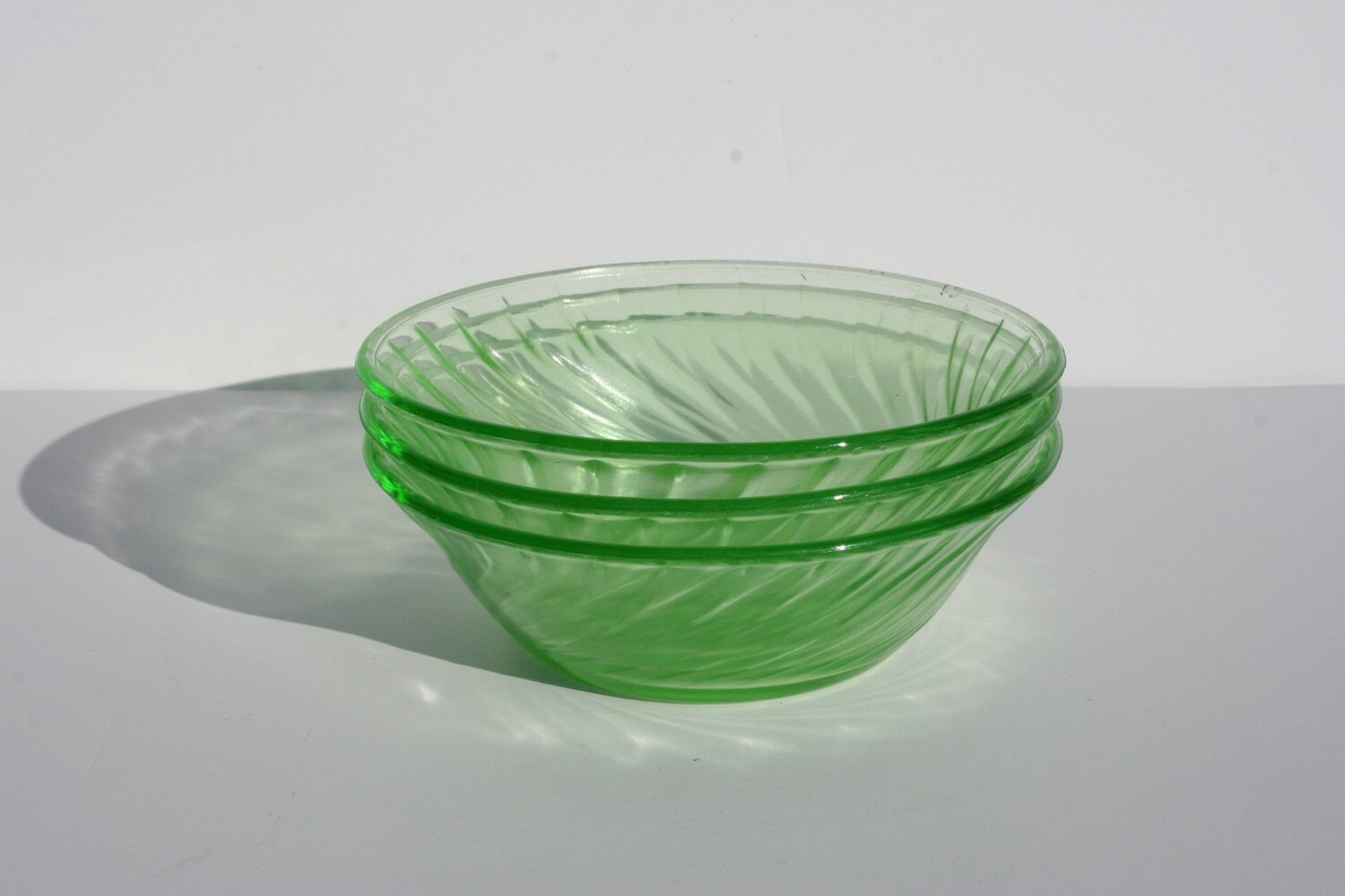 3 Vintage Green Depression Glass Dessert Bowls Swirl Pattern 3382