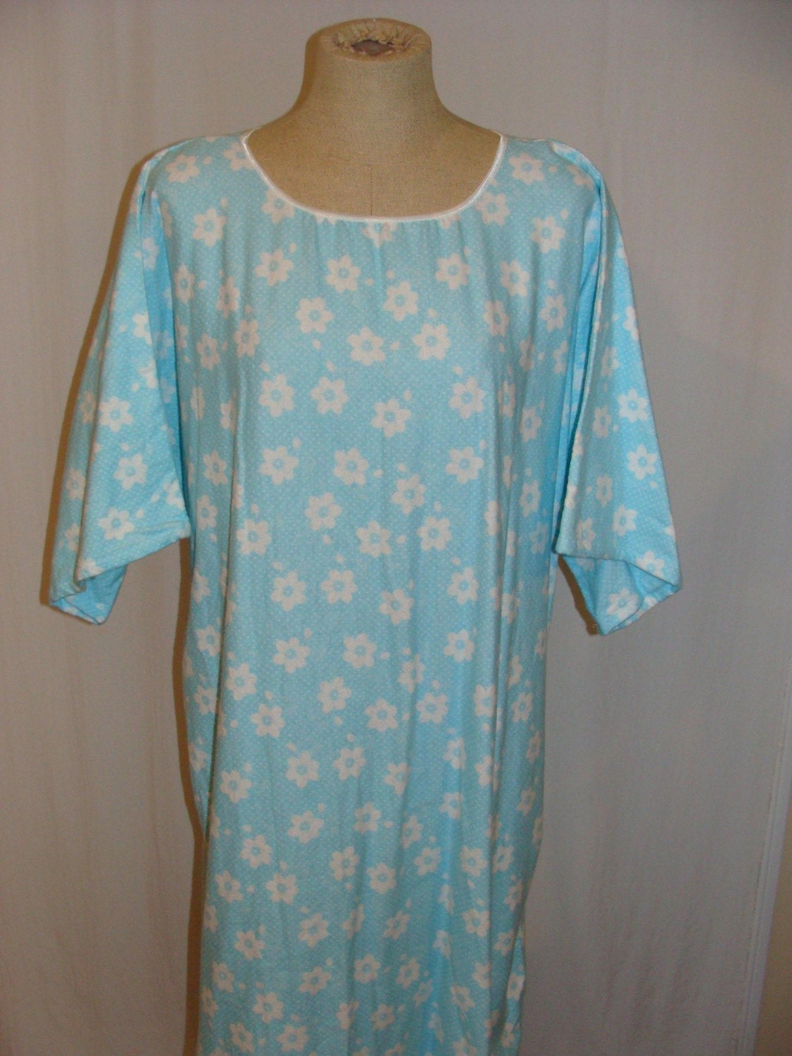 hospital gowns that open in the back