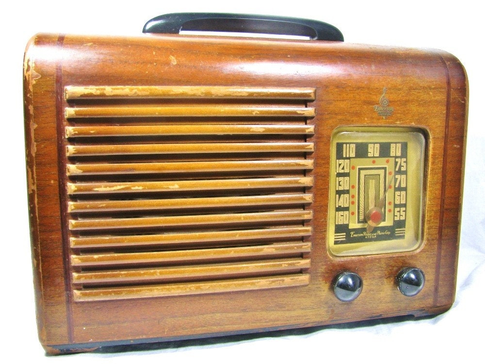 Vintage 1941 EMERSON RADIO Model FL419 with Wood Cabinet and