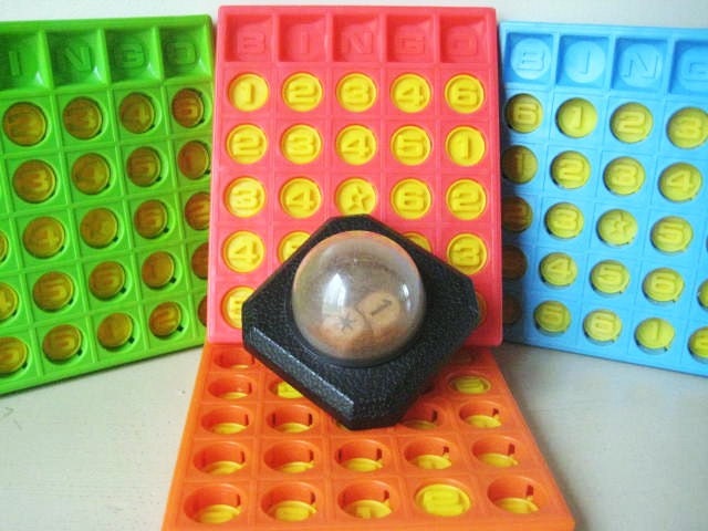 Vintage Pop O Matic BINGO cards 1973 and bubble caller