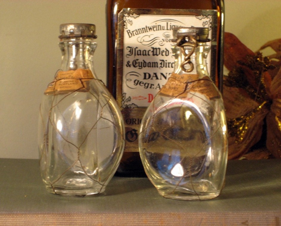 Haig and Haig Pinch Scotch Whisky Three Sided Bottle set of