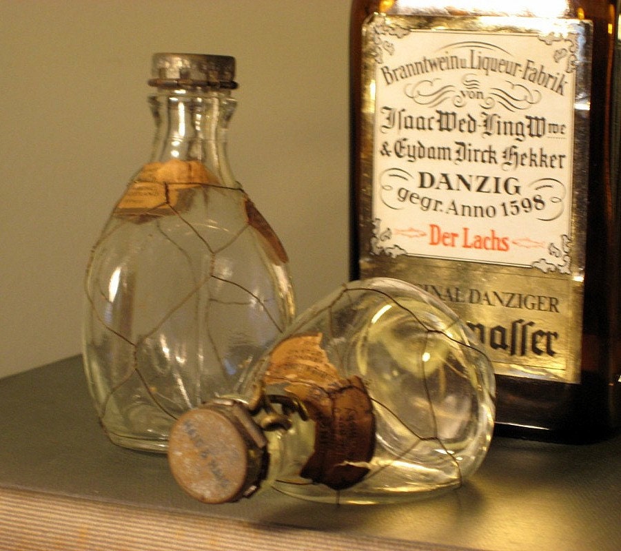 Haig and Haig Pinch Scotch Whisky Three Sided Bottle set of