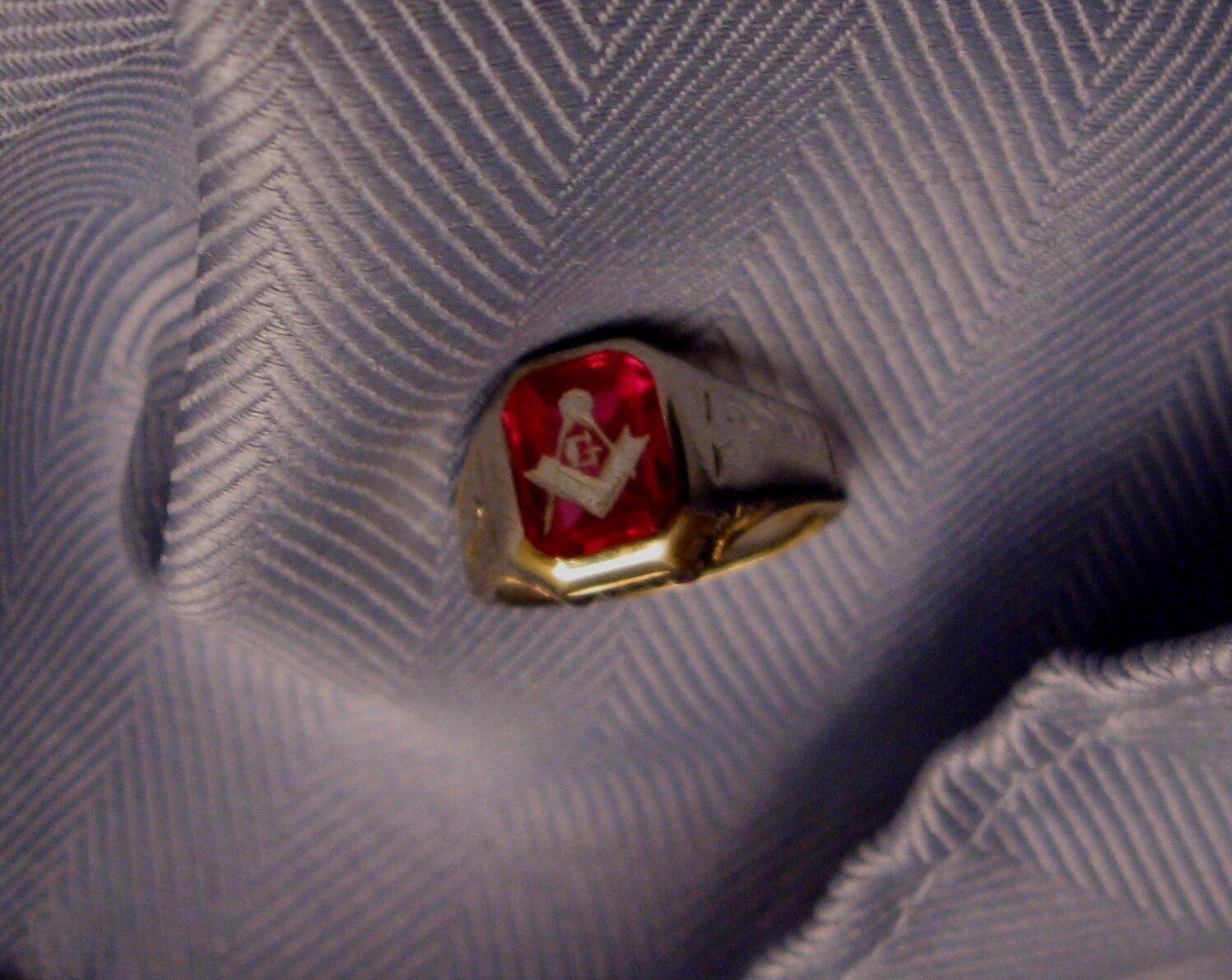 Vintage Mason MASONIC Ring / 1928 Ruby 14 k White Gold