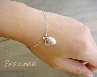 Personalized Simple White Teardrop Pearl Bracelet in Silver - Bride, Bridal party, Bridesmaid, Wedding, Mother's Day