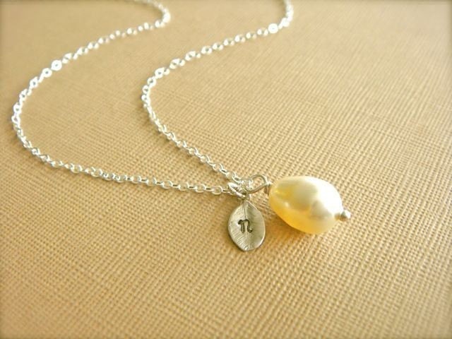 Personalized Simple Cream Teardrop Pearl Necklace in Silver