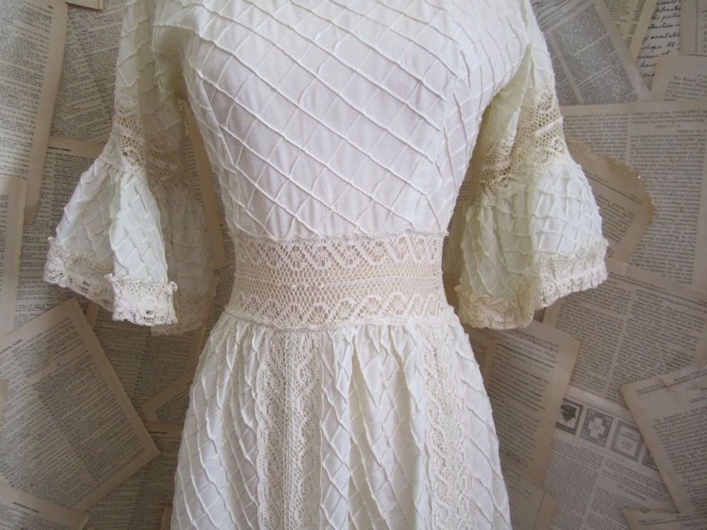 Vintage Off White Lace Mexican Wedding Dress