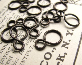 13mm Snowman link - dark antiqued brass - (20 links) aged, black, oxidized patina, figure eight, oxidized brass infinity link