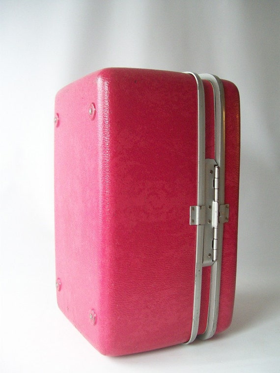 vintage pink train case royal traveller hot pink fuschia retro