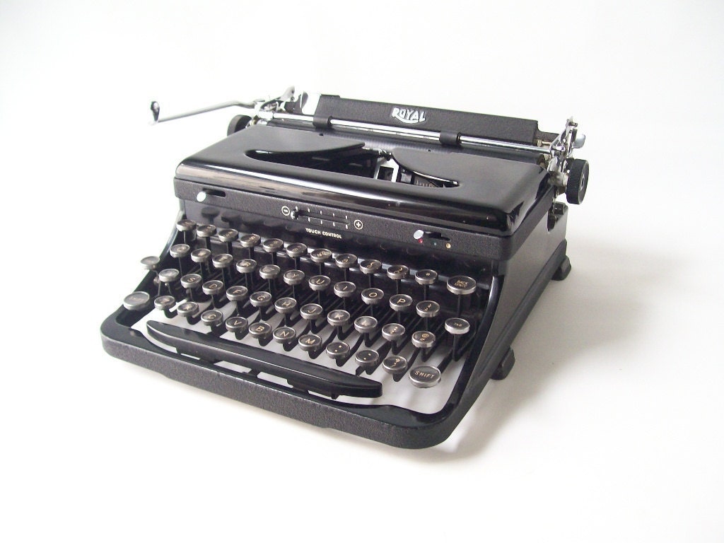 vintage 1930's royal manual typewriter . small black