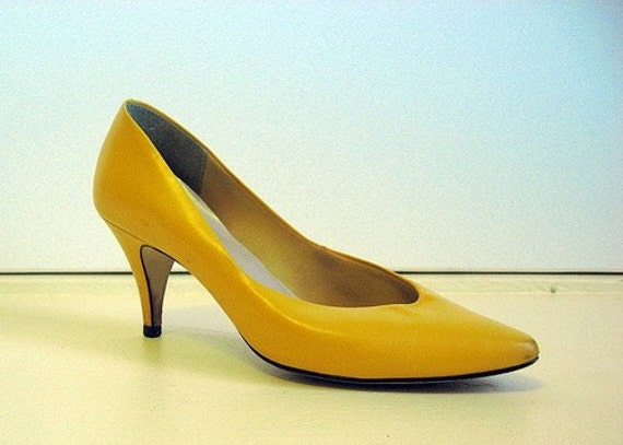 Canary Yellow Pumps 8 by closethabitvintage on Etsy