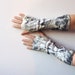 Felted fingerless gloves Mittens - White Black