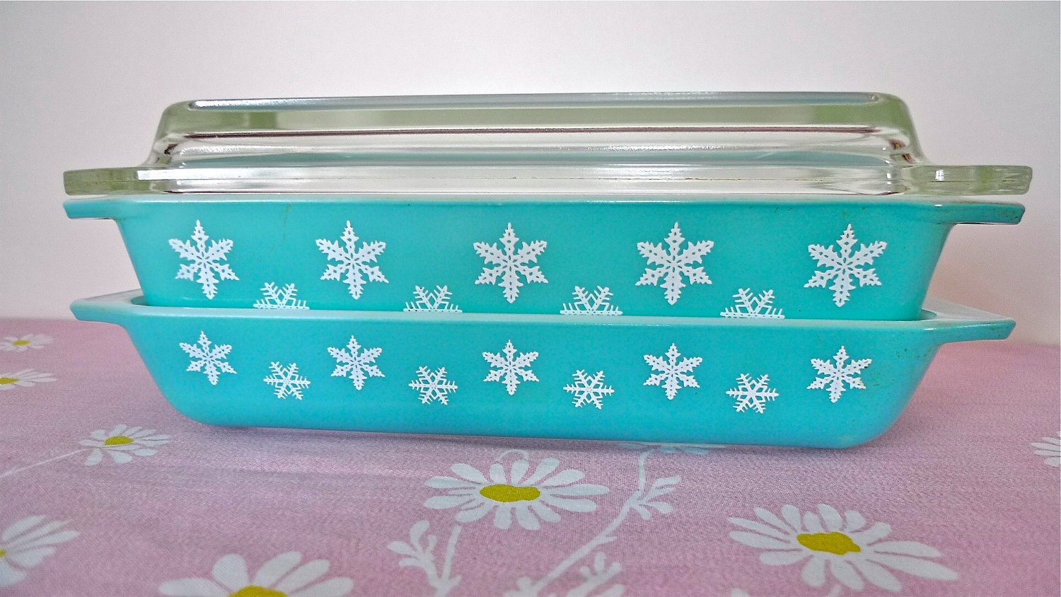 Vintage pyrex snowflake pattern oblong space saver casserole