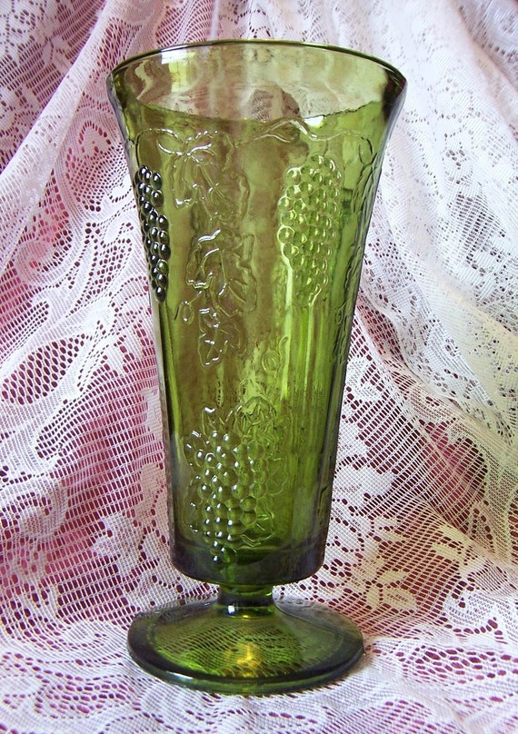 Green Vintage Grapevine Vase