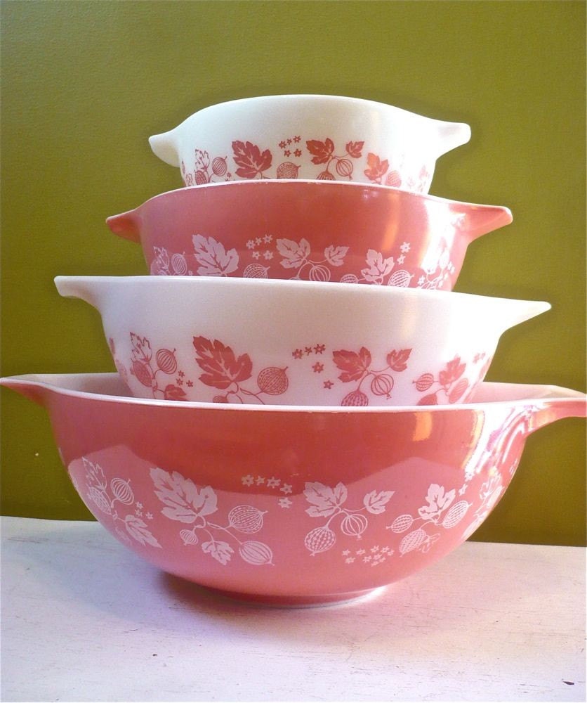 HOLIDAY SALE Vintage Pyrex Pink Gooseberry Cinderella Bowl Set