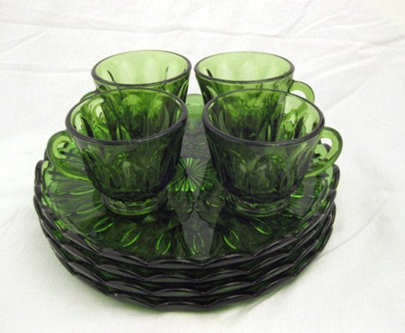 VINTAGE EMERALD GREEN LUNCHEON PLATES AND MATCHING CUPS SET OF