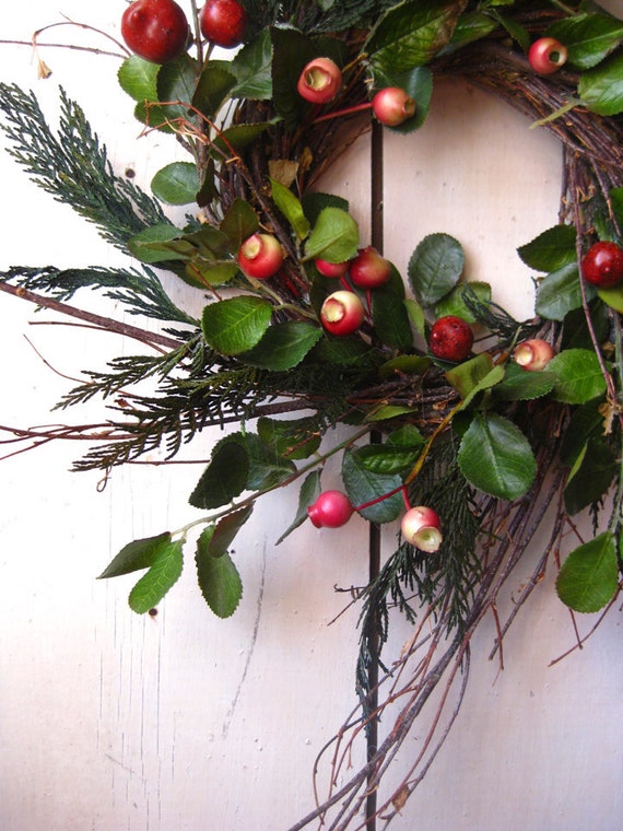 Colonial Christmas Wreath - Winter Wreath - Evergreens - Berry - Green Red