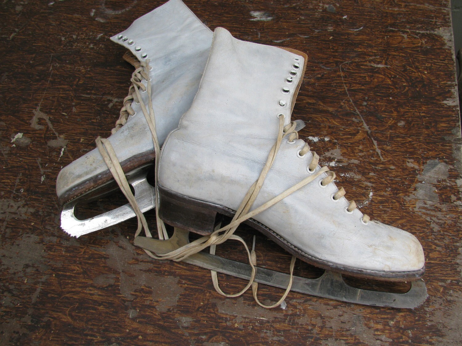 Vintage White Women's Ice Skates