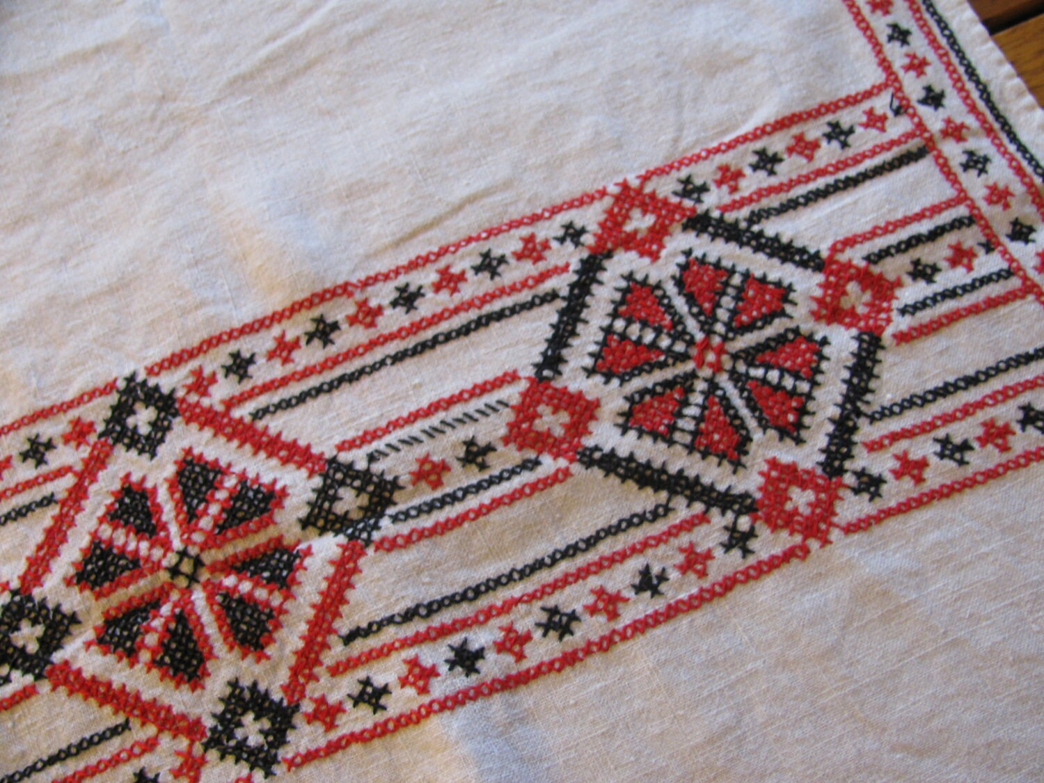 Red and Black Ethnic Embroidery Tablecloth Cross Stitch