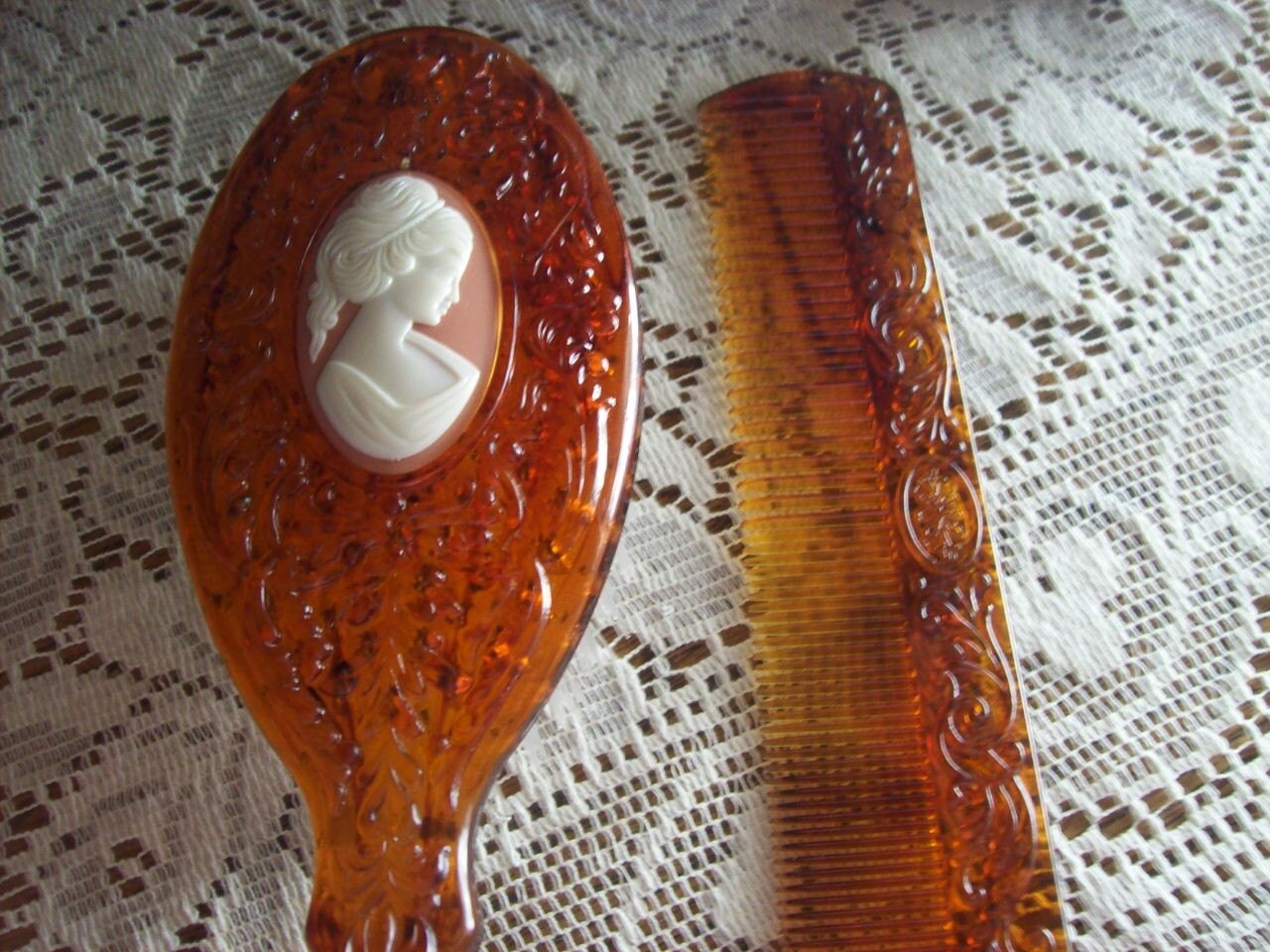 Vtg 1970's Avon Pink Cameo Brush & Comb Dresser Set