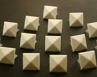 50 pcs. White Pyramid Stud Biker Spikes spots nailheads 13 mm.