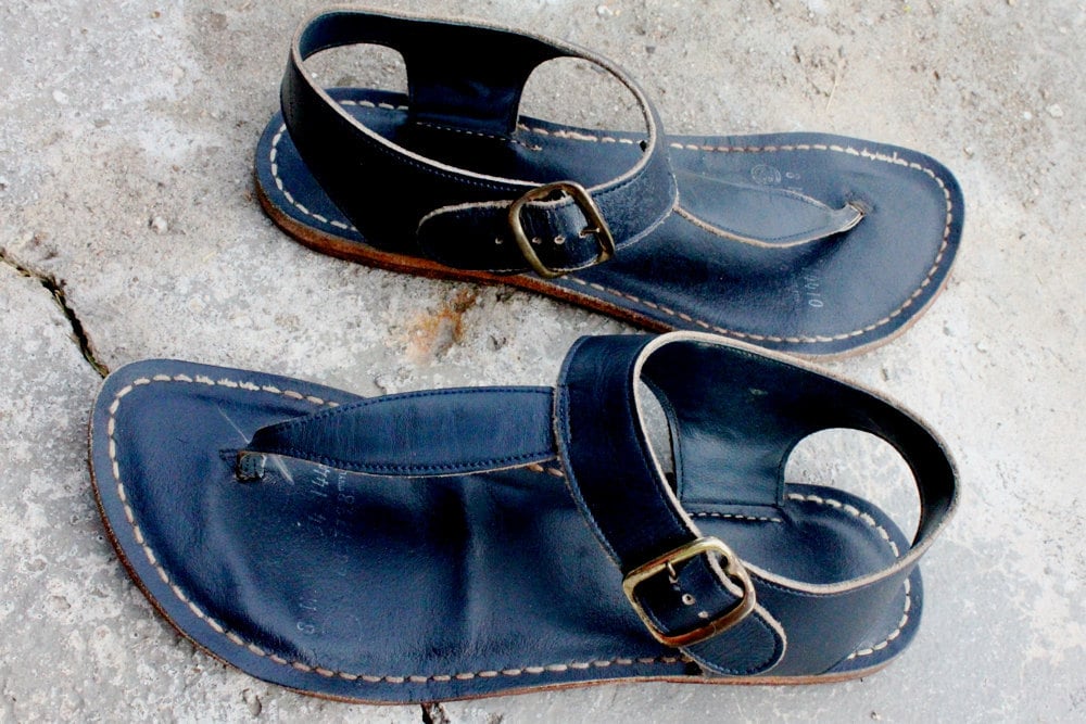  70 s  Navy Leather  Thong  Sandals  Sz 8M