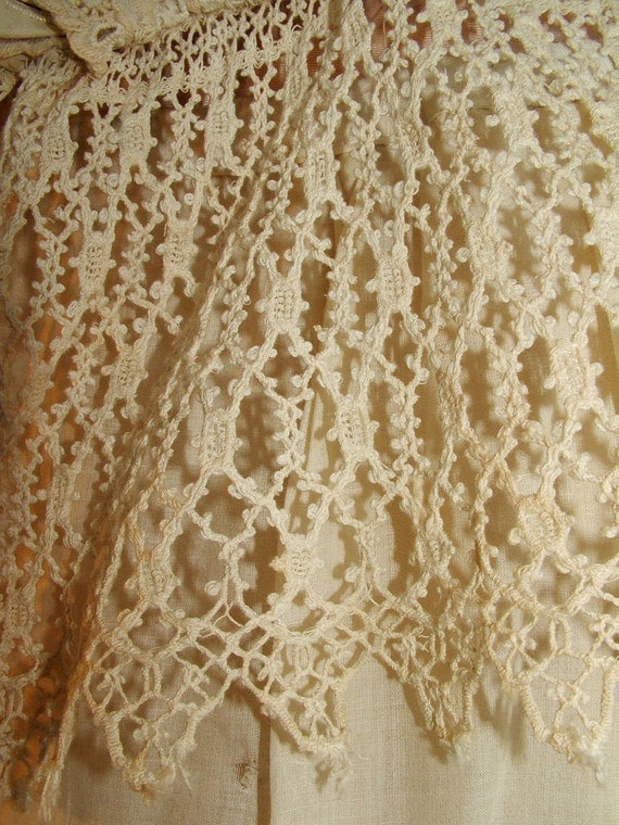 1880s 1890s Ivory Lace Bustle Dress