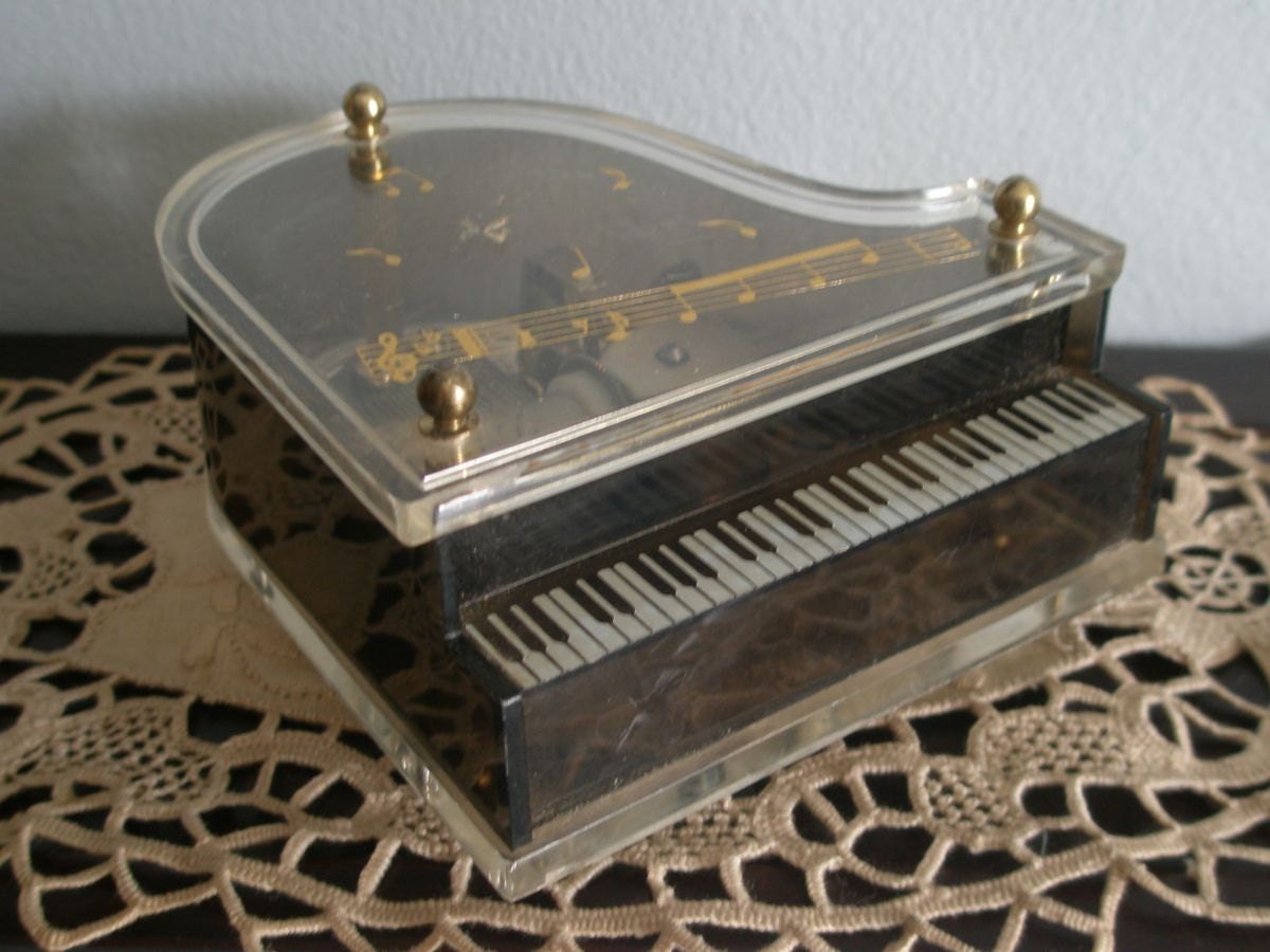 Vintage Lucite Grand Piano Music Box playing Chariots of Fire