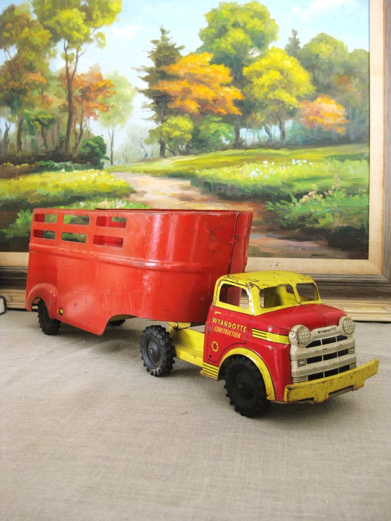 Antique Wyandotte Construction Hauler Toy Truck Metal
