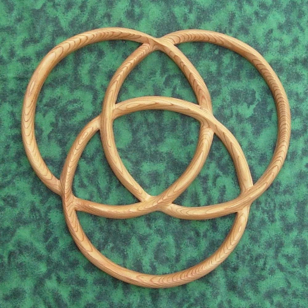 celtic-knot-of-three-circles-trinity-knot-of-integration-wood