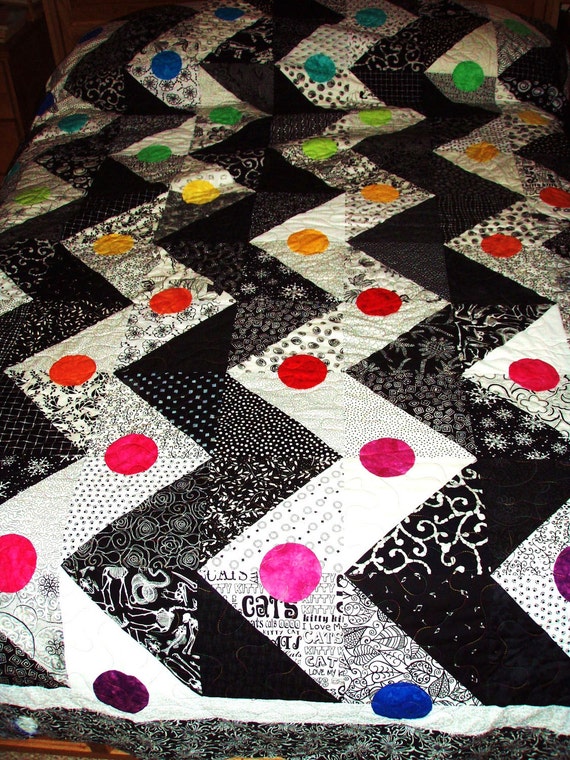 King Size Quilt Black And White Zigzag Pattern With A Rainbow