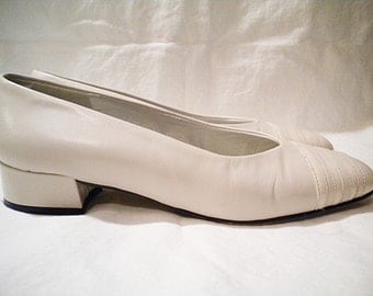 Vintage Selby Ivory Leather and Patent Sensible Flats Size 5 1/2