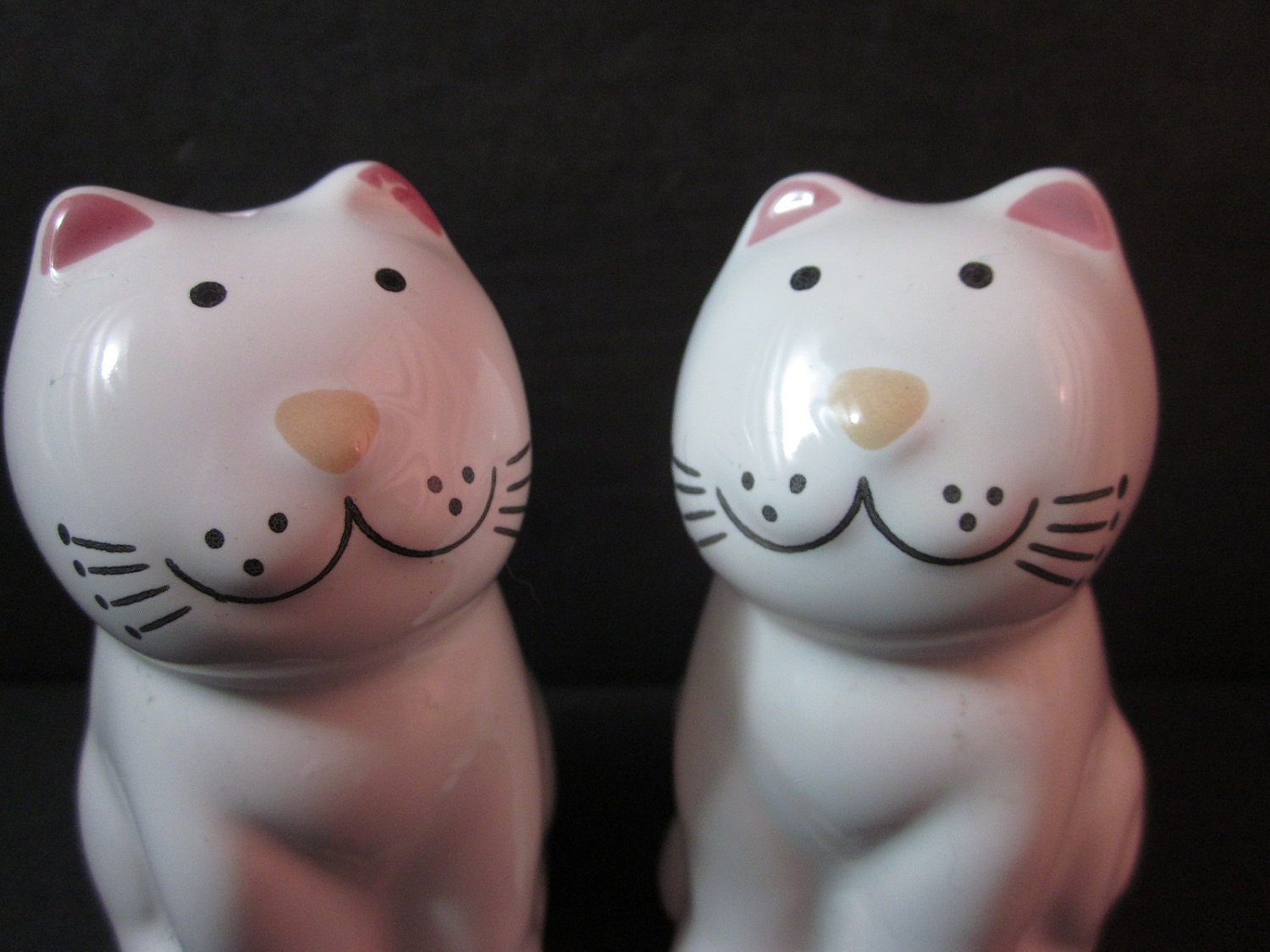 vintage kitty cat salt and pepper shakers, made in brazil Haute Juice vintage kitty cat salt and pepper shakers, made in brazil Haute Juice
