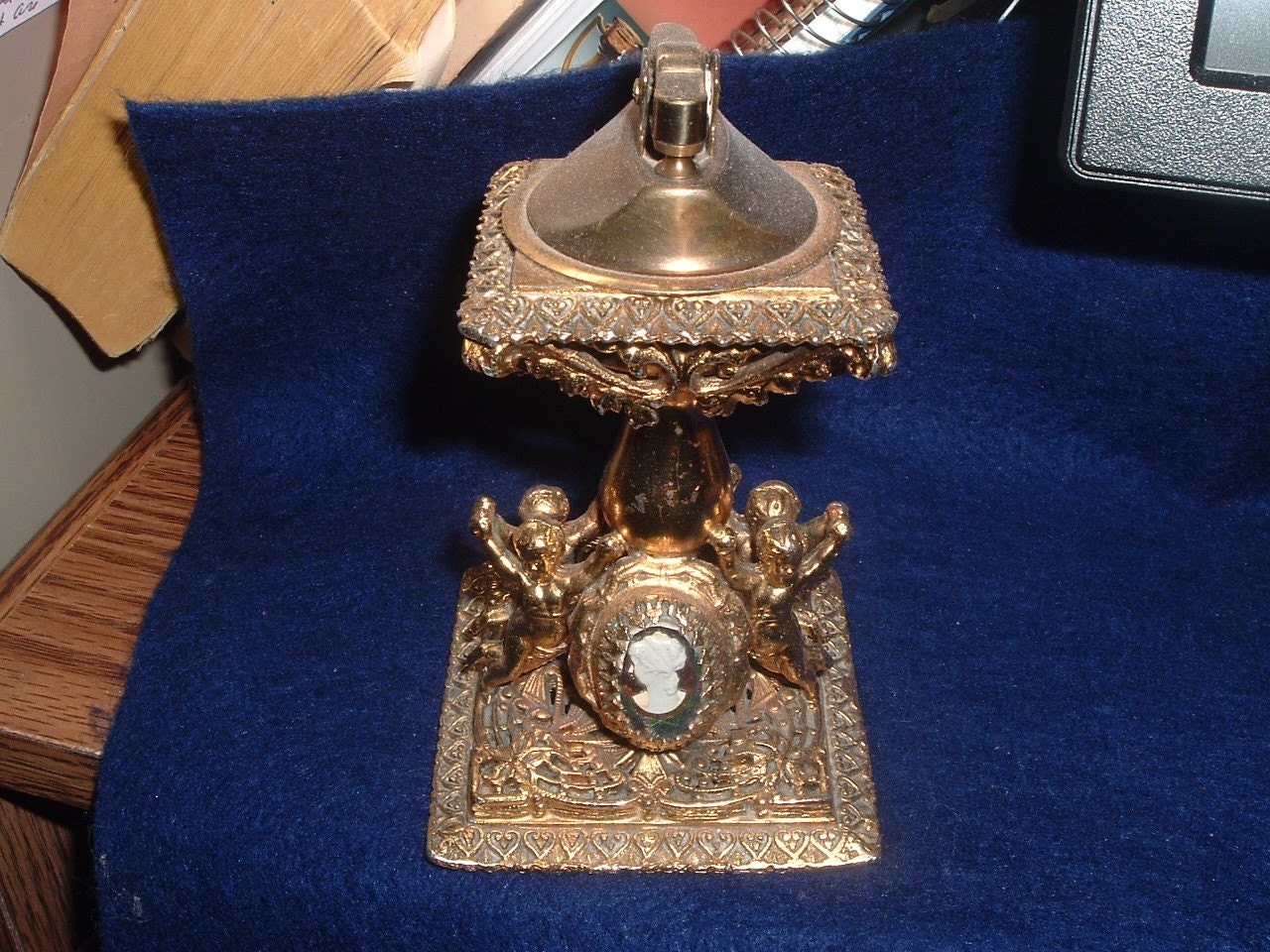 Vintage Hhighly Decorative Table Top Lighter Cameo Insert Nice