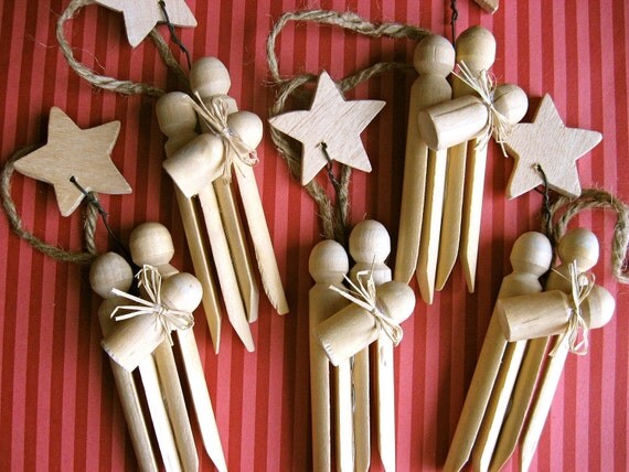 Clothespin Nativity Ornaments - 25 Handmade Christmas Ideas over at the36thavenue.com