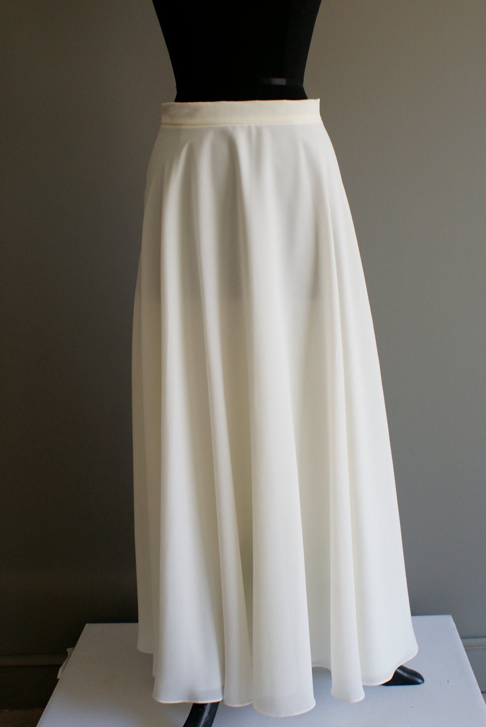 off white long flowy maxi skirt m
